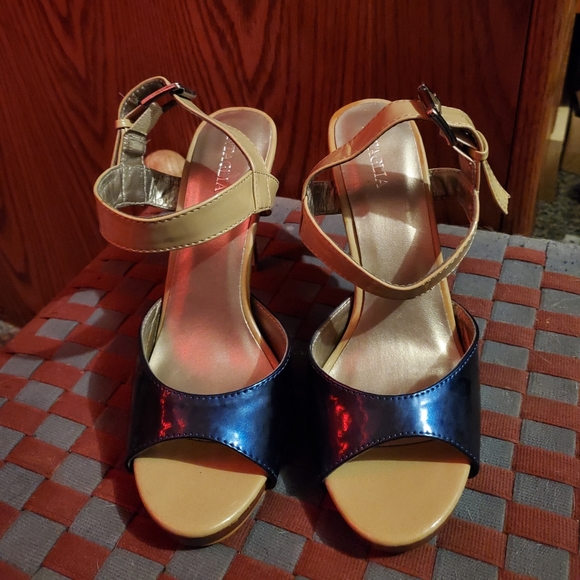Size 7 intaglia heels - Picture 10 of 10